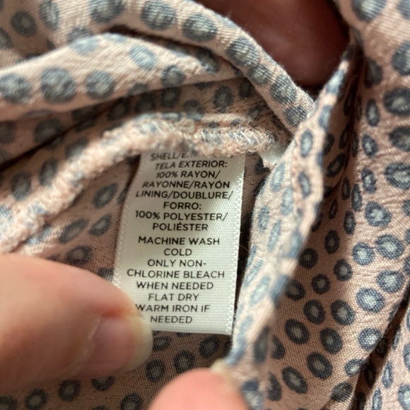 Adorable LOFT Top - Picture 5 of 6